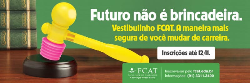 Outdoor criado pela Tango Comunicação para a FCAT mostrando martelo de juiz de brinquedo