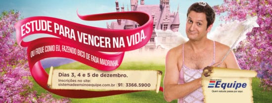 outdoor publicidade teste de seleção colégio Equipe homem vestido de fada madrinha belém Pará